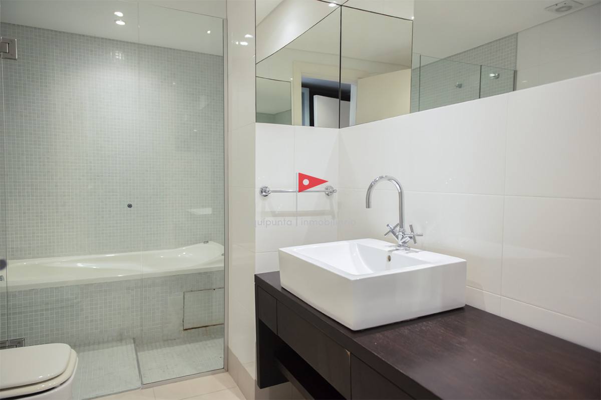 Apartamento ID.151 - Apartamento En Venta 2 Dormitorios frente al mar. Brava 28