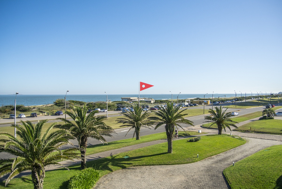 Apartamento ID.154 - Departamento en edificio Esturión, frente al mar, 3 dormitorios en venta