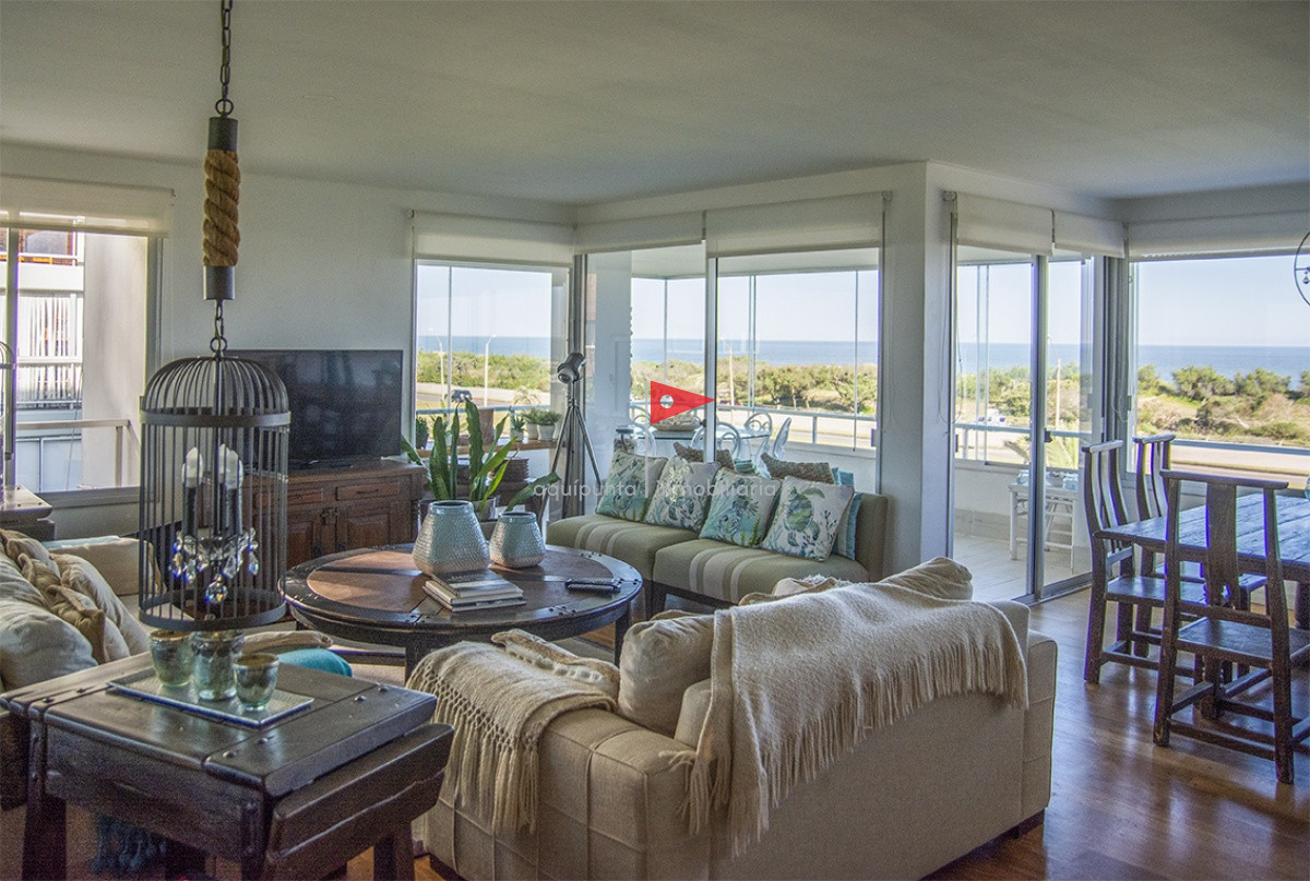 Apartamento ID.154 - Departamento en edificio Esturión, frente al mar, 3 dormitorios en venta