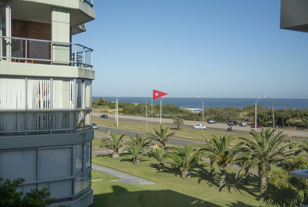 Apartamento ID.154 - Departamento en edificio Esturión, frente al mar, 3 dormitorios en venta