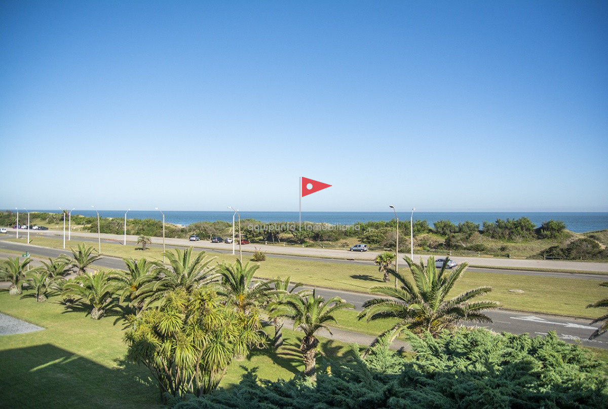 Apartamento ID.154 - Departamento en edificio Esturión, frente al mar, 3 dormitorios en venta