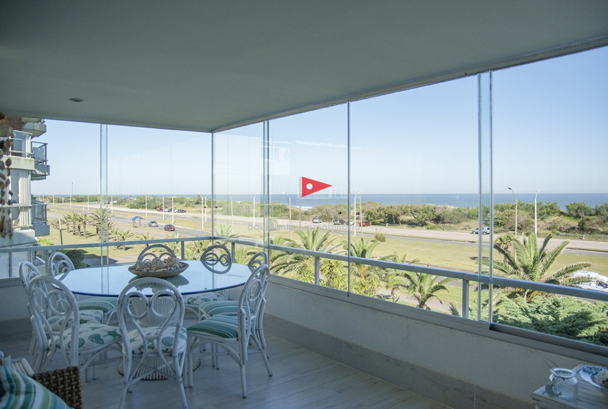 Apartamento ID.154 - Departamento en edificio Esturión, frente al mar, 3 dormitorios en venta