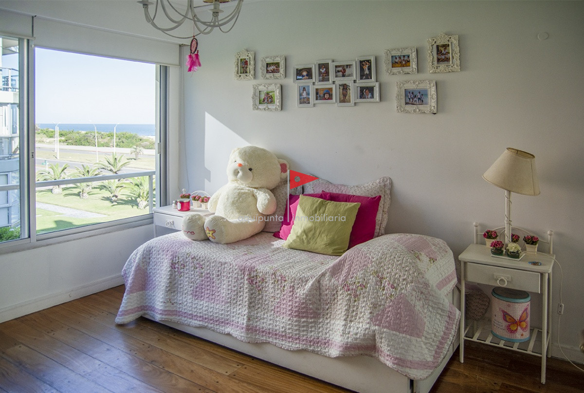 Apartamento ID.154 - Departamento en edificio Esturión, frente al mar, 3 dormitorios en venta