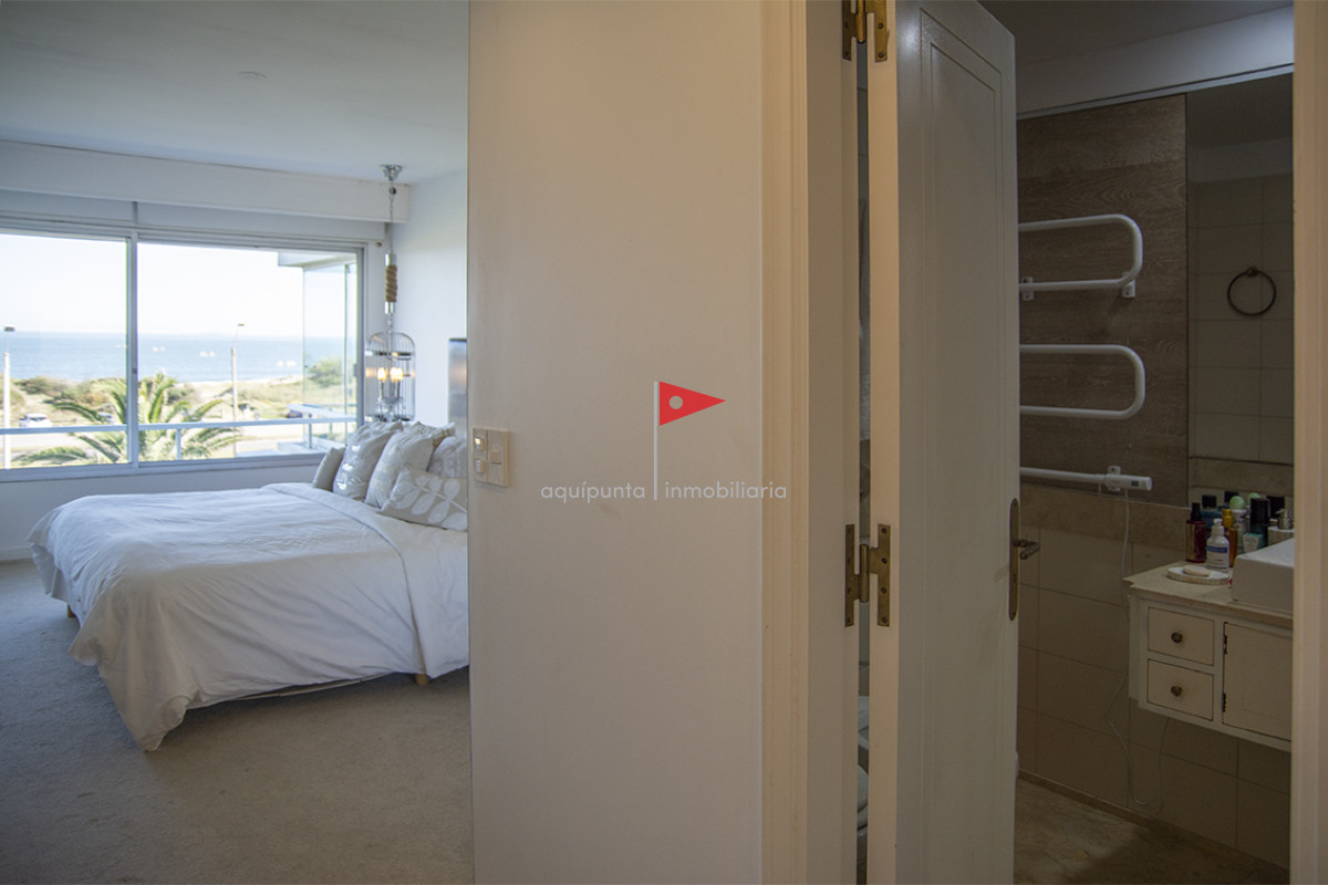 Apartamento ID.154 - Departamento en edificio Esturión, frente al mar, 3 dormitorios en venta