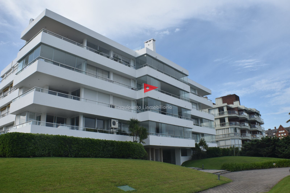 Apartamento ID.154 - Departamento en edificio Esturión, frente al mar, 3 dormitorios en venta