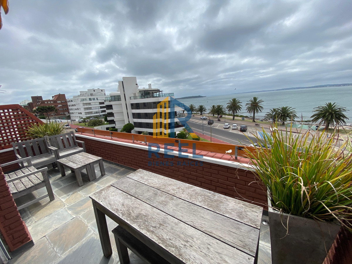 Apartamento ID.289 - Vende apartamento con vista al mar de 3 dormitorios, Punta del Este