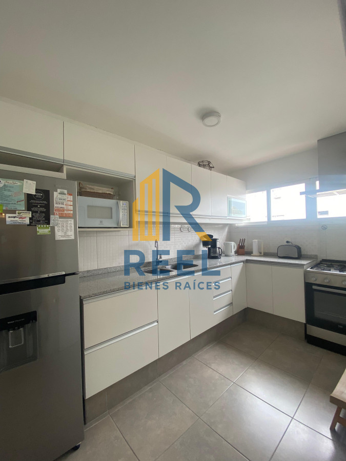 Apartamento ID.289 - Vende apartamento con vista al mar de 3 dormitorios, Punta del Este