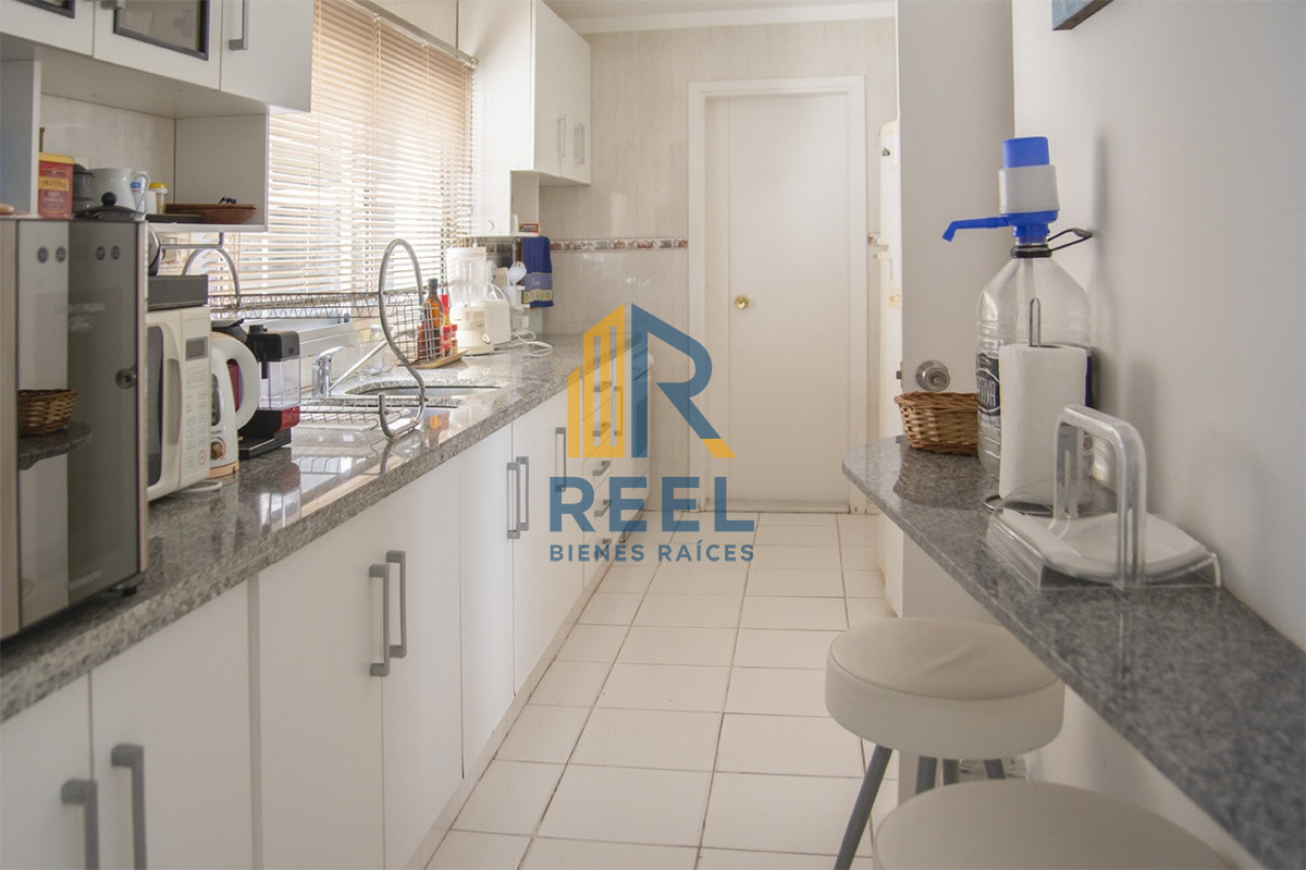 Apartamento ID.223 - Espectacular Penthouse en venta a pasos del mar. 3 dormitorios + dependencia. Playa Brava.