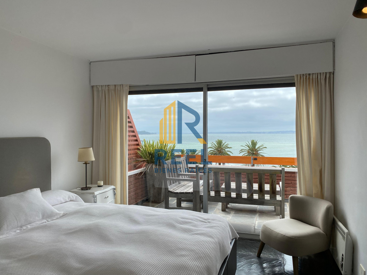 Apartamento ID.289 - Vende apartamento con vista al mar de 3 dormitorios, Punta del Este