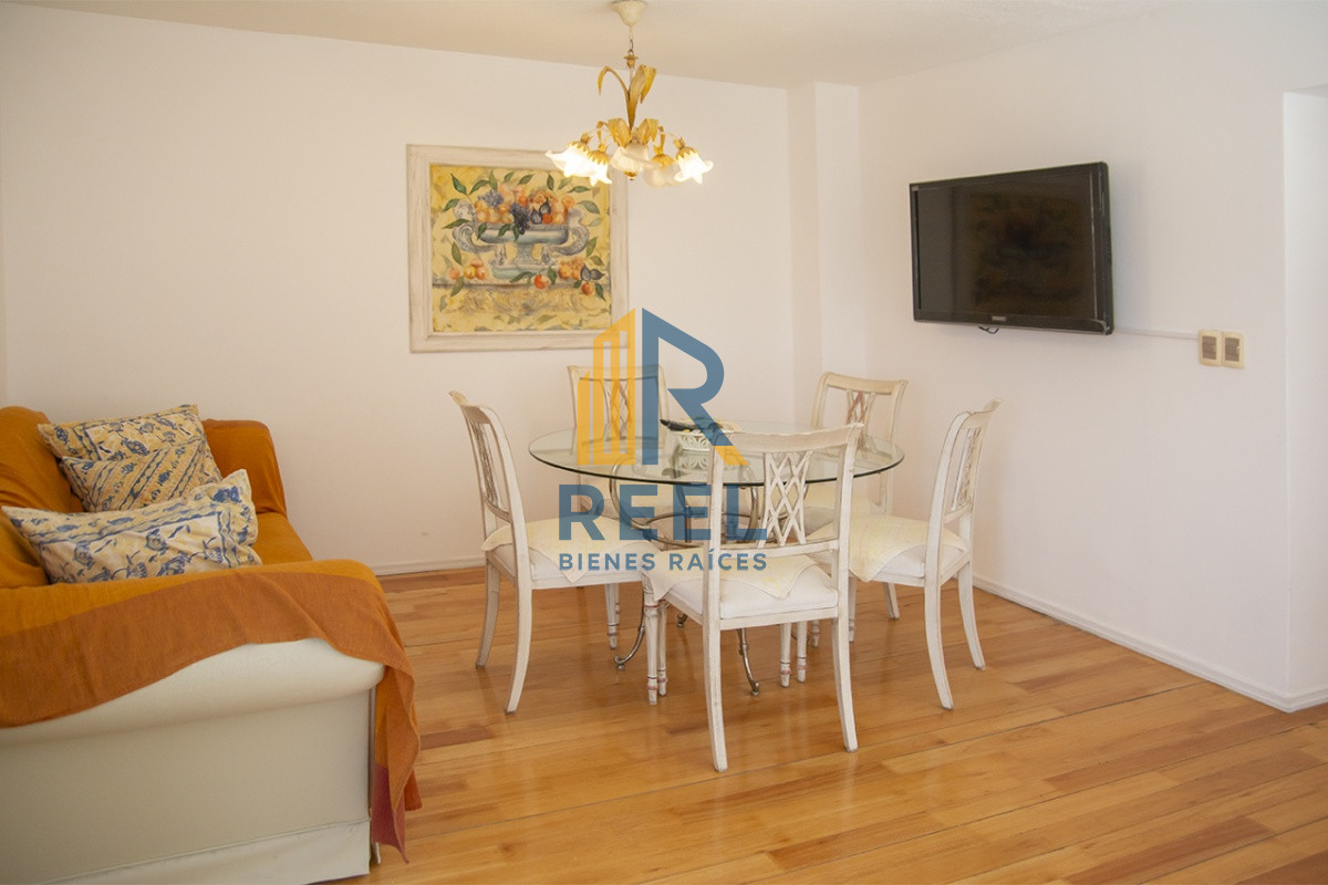 Apartamento ID.223 - Espectacular Penthouse en venta a pasos del mar. 3 dormitorios + dependencia. Playa Brava.