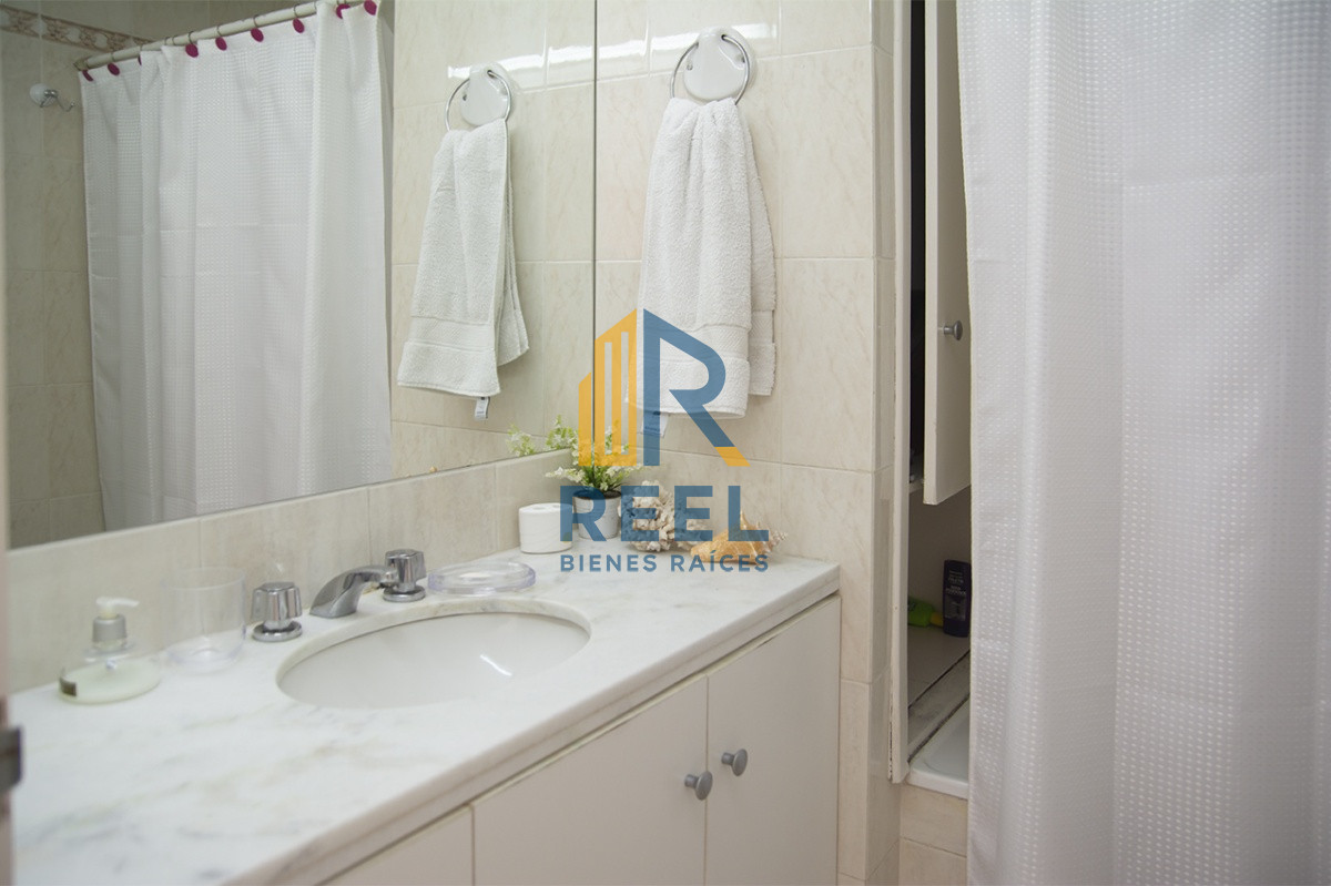 Apartamento ID.223 - Espectacular Penthouse en venta a pasos del mar. 3 dormitorios + dependencia. Playa Brava.