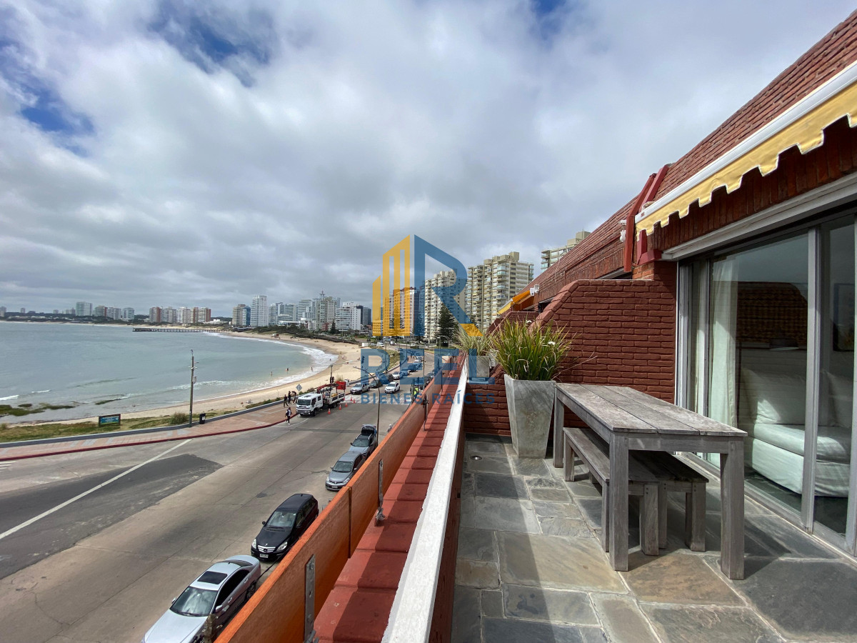 Apartamento ID.289 - Vende apartamento con vista al mar de 3 dormitorios, Punta del Este