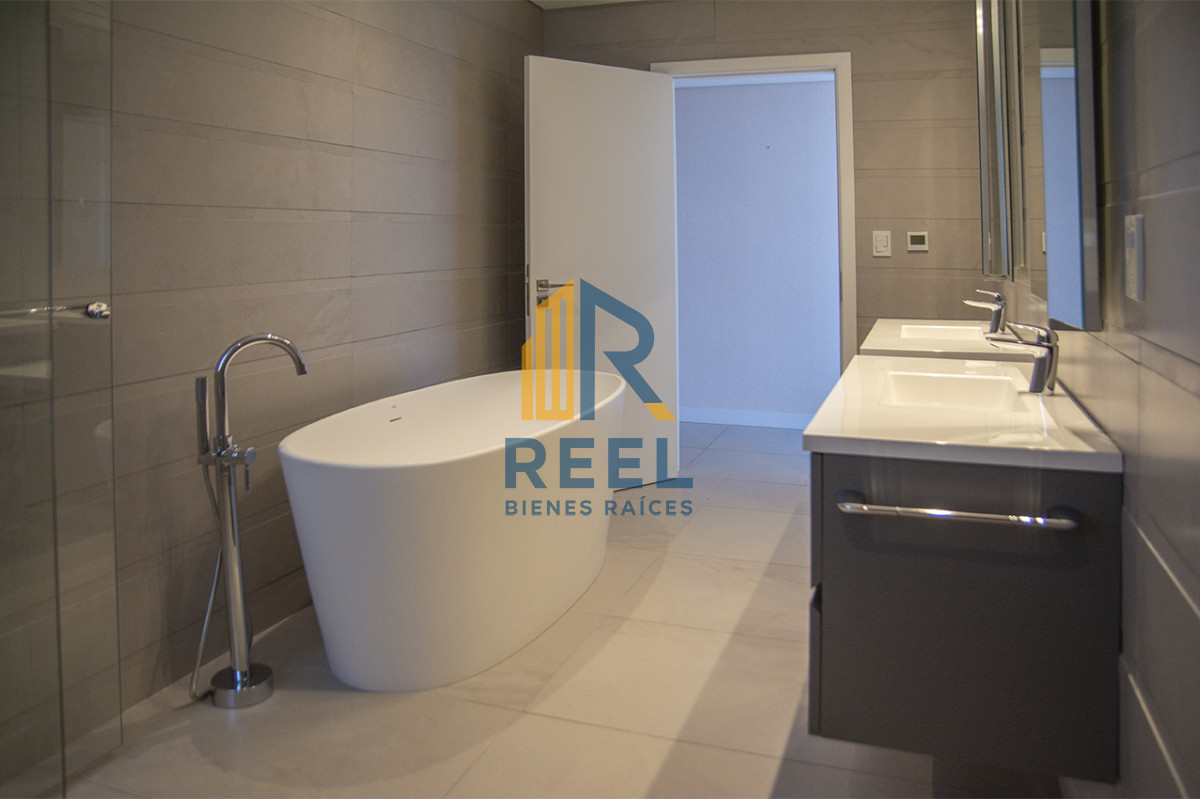 Apartamento ID.299 - Espectacular planta en LE PARC III, Esquinero en venta