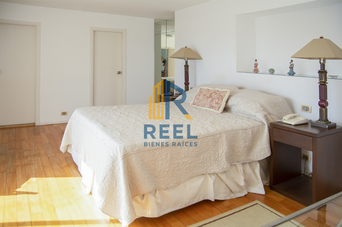 Apartamento ID.223 - Espectacular Penthouse en venta a pasos del mar. 3 dormitorios + dependencia. Playa Brava.