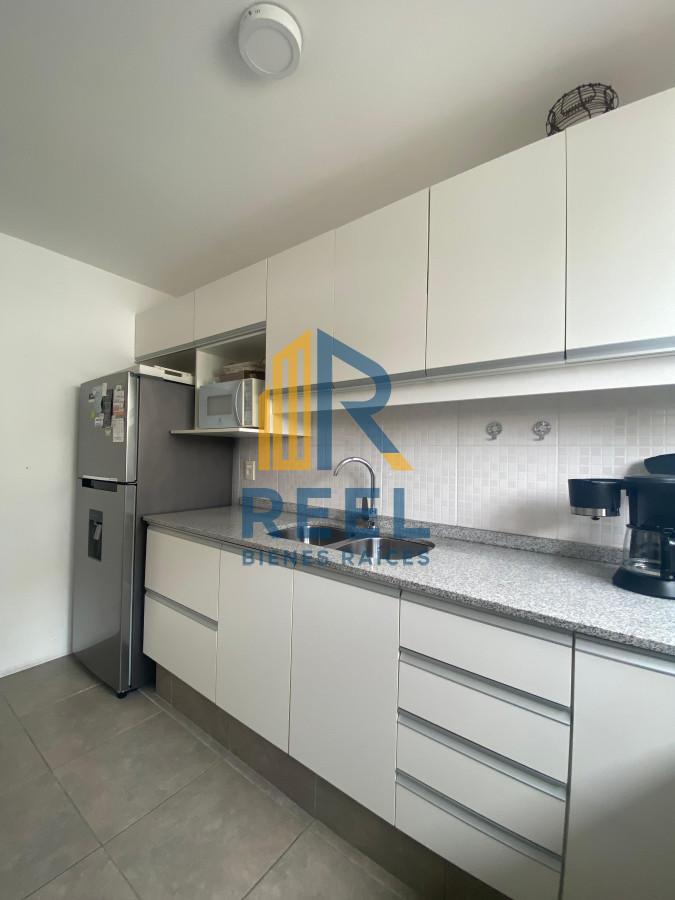 Apartamento ID.289 - Vende apartamento con vista al mar de 3 dormitorios, Punta del Este