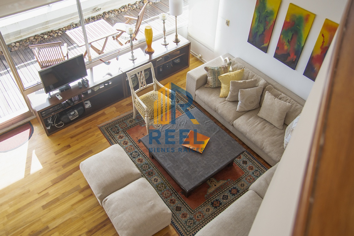 Apartamento ID.223 - Espectacular Penthouse en venta a pasos del mar. 3 dormitorios + dependencia. Playa Brava.