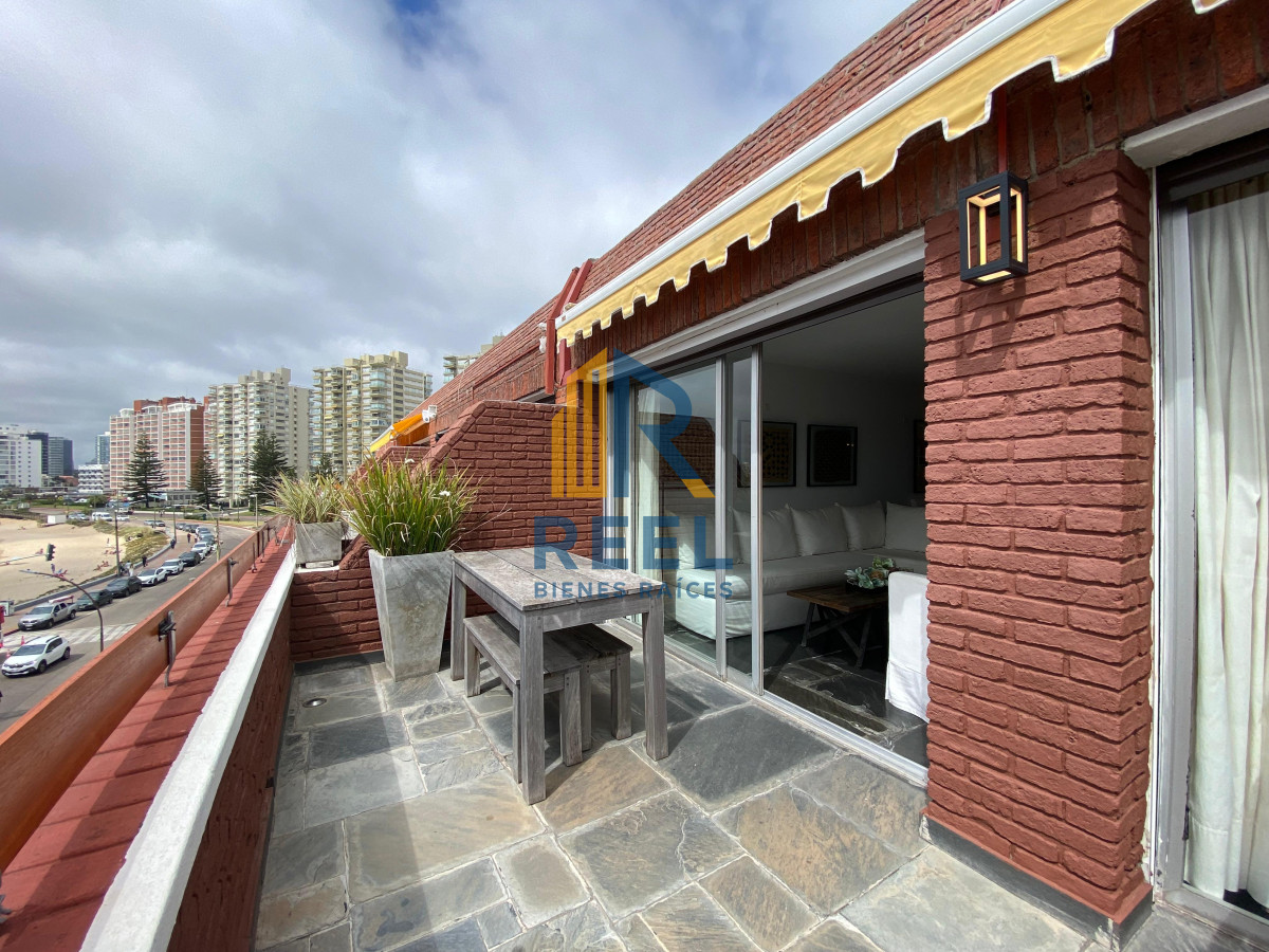 Apartamento ID.289 - Vende apartamento con vista al mar de 3 dormitorios, Punta del Este