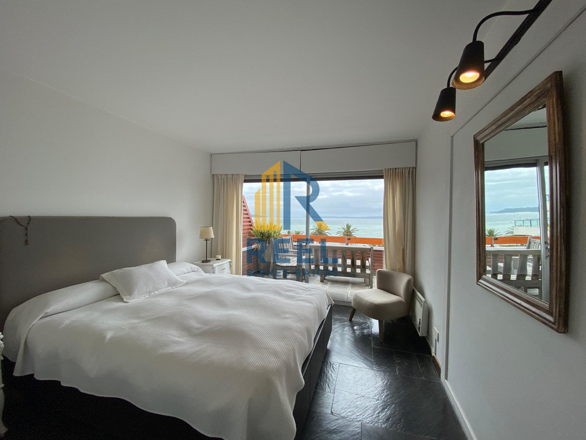 Apartamento ID.289 - Vende apartamento con vista al mar de 3 dormitorios, Punta del Este