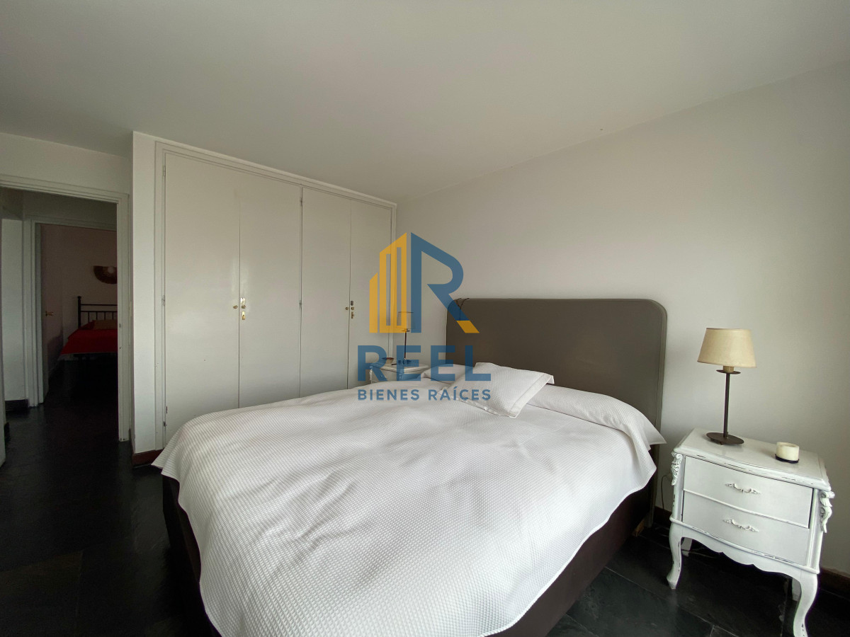 Apartamento ID.289 - Vende apartamento con vista al mar de 3 dormitorios, Punta del Este