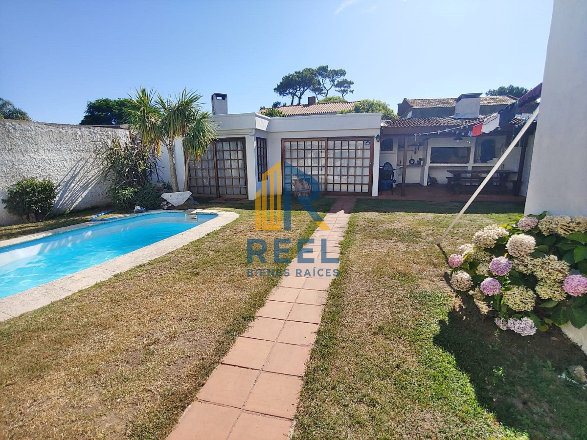 Casa ID.409 - En venta casa de 4 dormitorios con piscina y parrillero en Las Delicias, Maldonado
