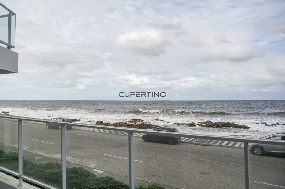 Apartamento ID.2036 - Vende apartamento. Edificio Bonaire. 3 dormitorios con servicios. Brava, Peninsula, Punta del Este