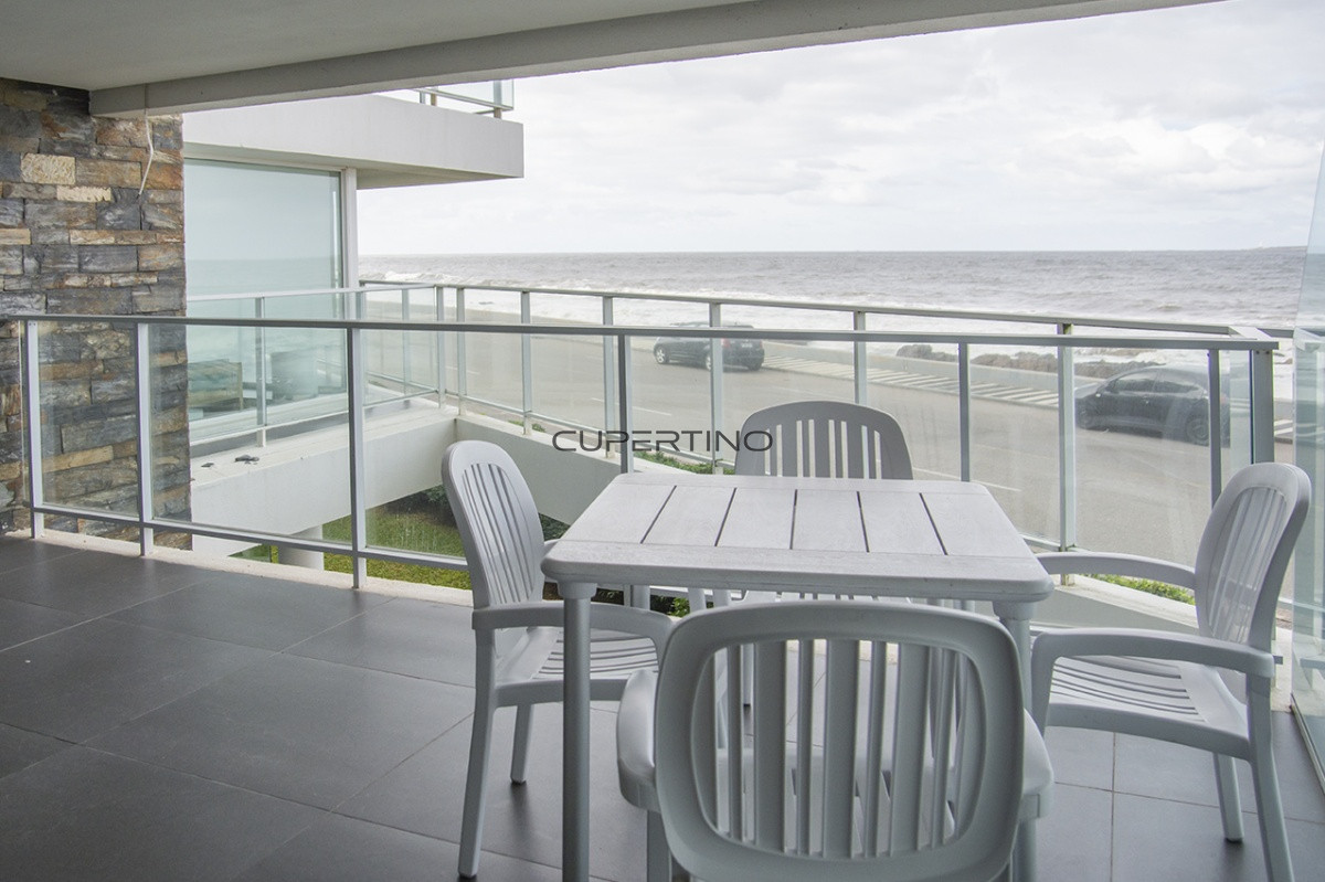 Apartamento ID.2036 - Vende apartamento. Edificio Bonaire. 3 dormitorios con servicios. Brava, Peninsula, Punta del Este