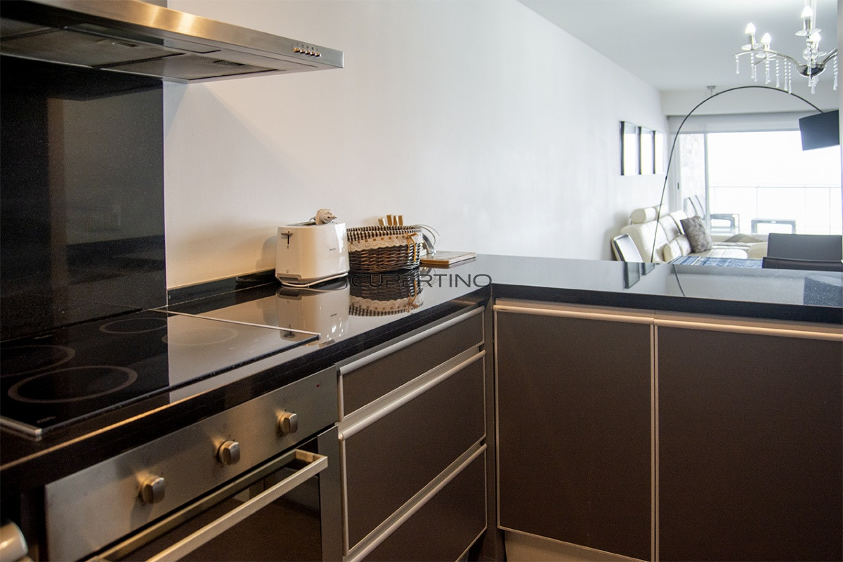 Apartamento ID.2036 - Vende apartamento. Edificio Bonaire. 3 dormitorios con servicios. Brava, Peninsula, Punta del Este