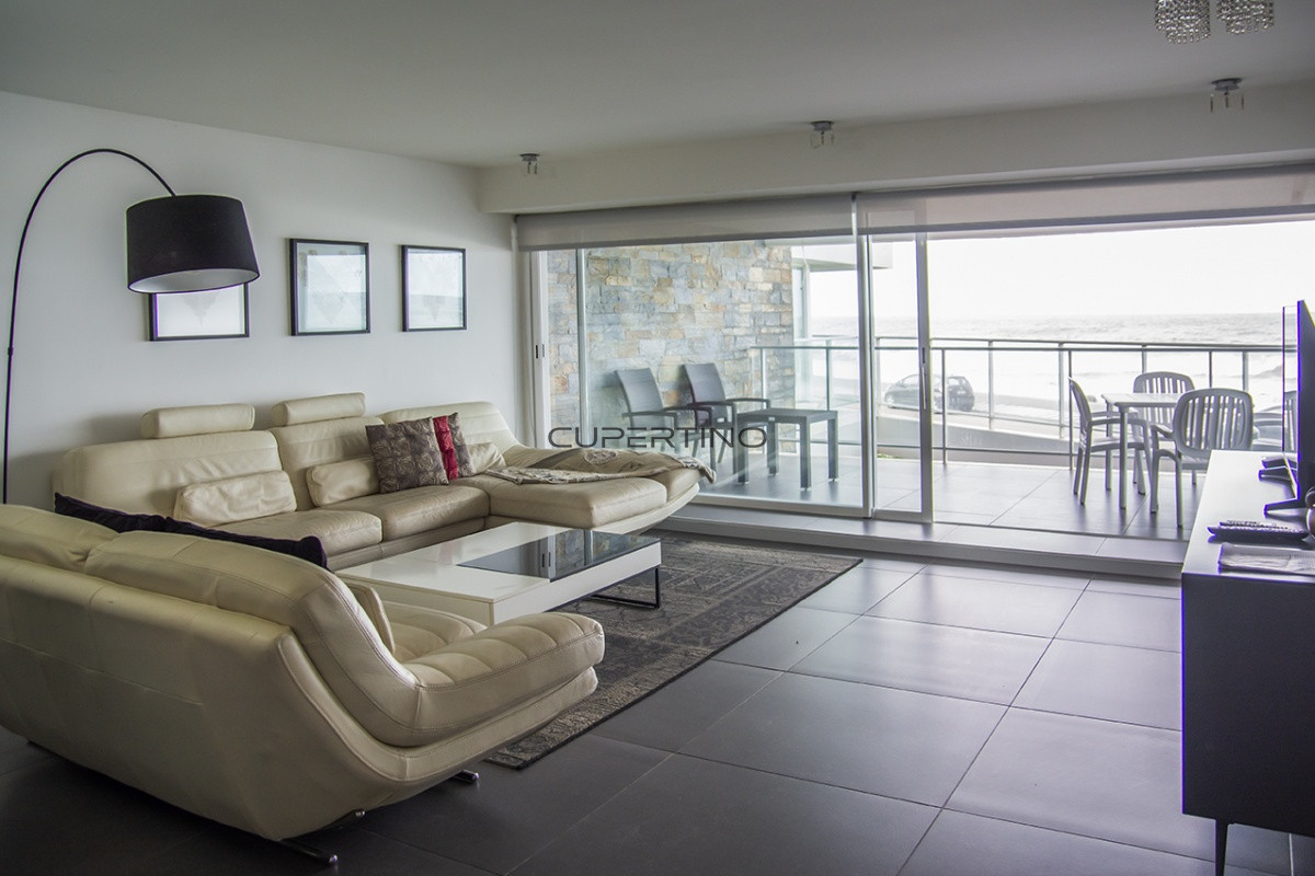 Apartamento ID.2036 - Vende apartamento. Edificio Bonaire. 3 dormitorios con servicios. Brava, Peninsula, Punta del Este