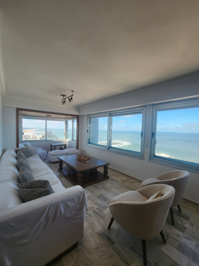 En venta apartamento de 2 dormitorios en Península, Punta del Este