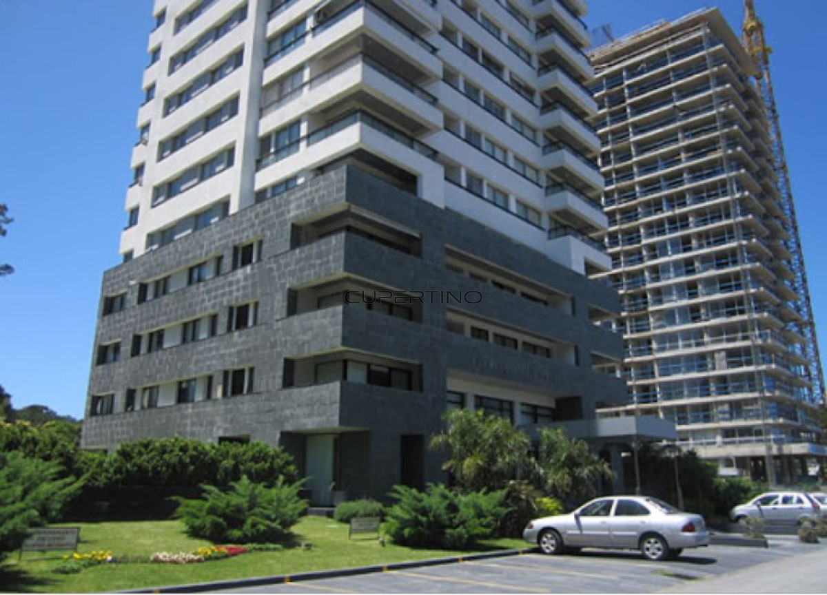 Vende apto de 2 dormitorios con vista al mar en Punta del este — foto 26