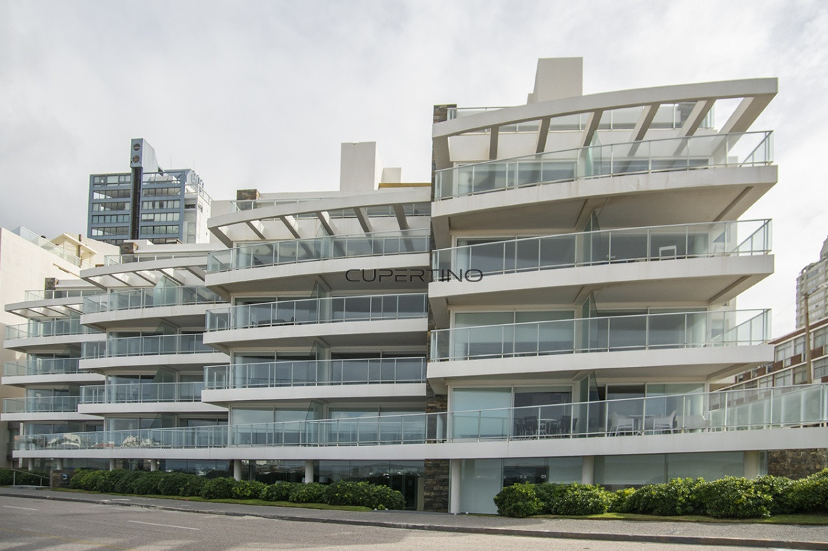Apartamento ID.2036 - Vende apartamento. Edificio Bonaire. 3 dormitorios con servicios. Brava, Peninsula, Punta del Este