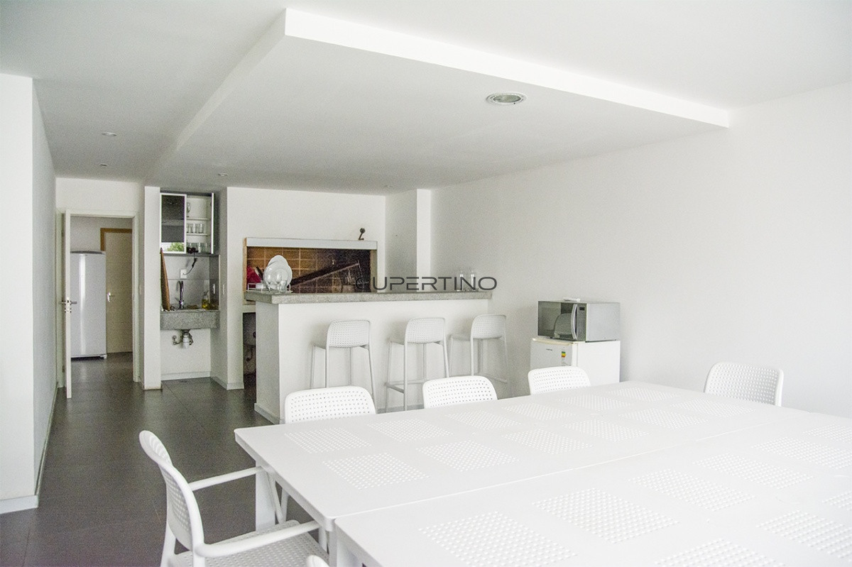 Apartamento ID.2036 - Vende apartamento. Edificio Bonaire. 3 dormitorios con servicios. Brava, Peninsula, Punta del Este