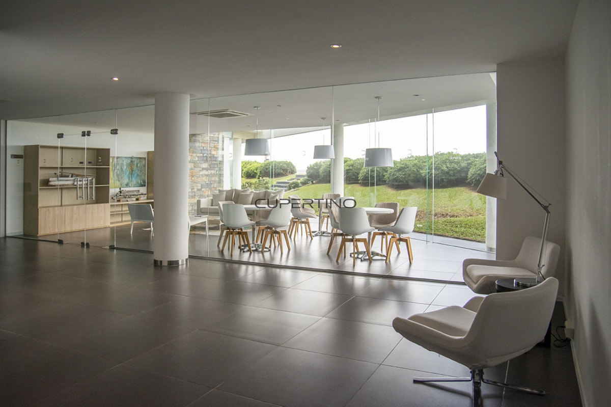 Apartamento ID.2036 - Vende apartamento. Edificio Bonaire. 3 dormitorios con servicios. Brava, Peninsula, Punta del Este
