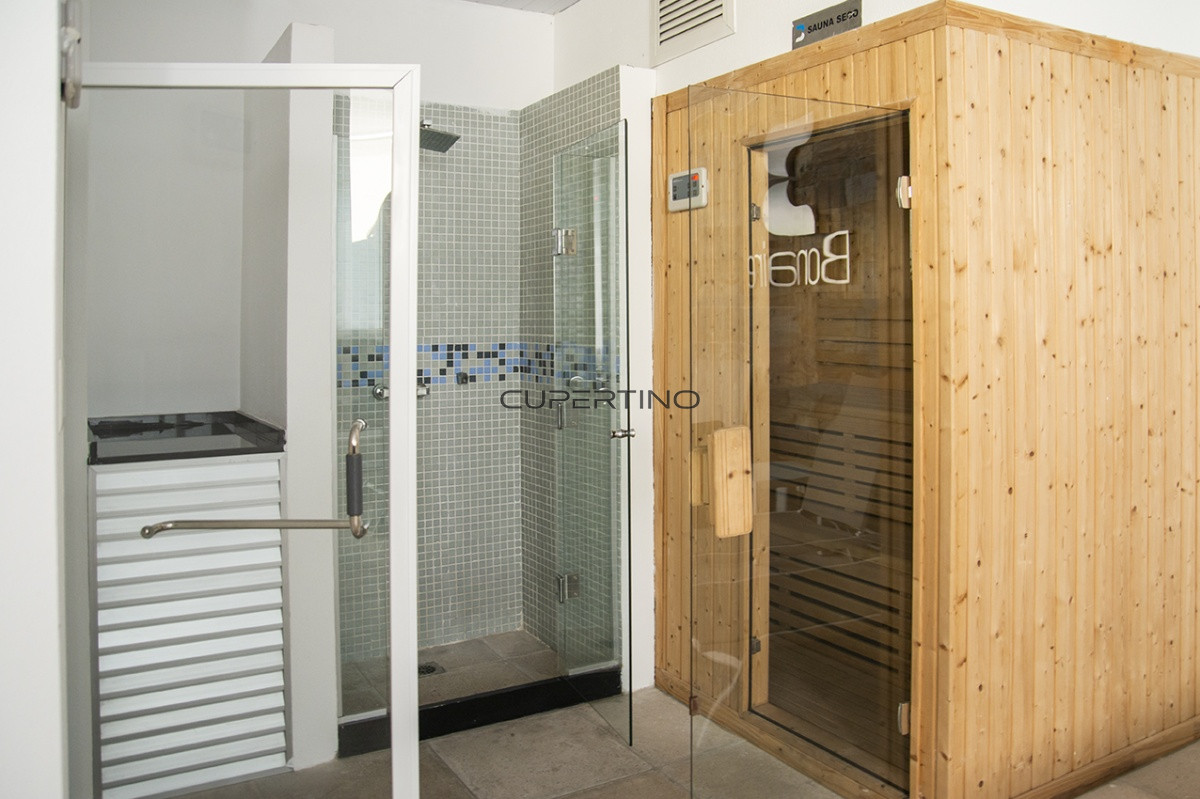 Apartamento ID.2036 - Vende apartamento. Edificio Bonaire. 3 dormitorios con servicios. Brava, Peninsula, Punta del Este