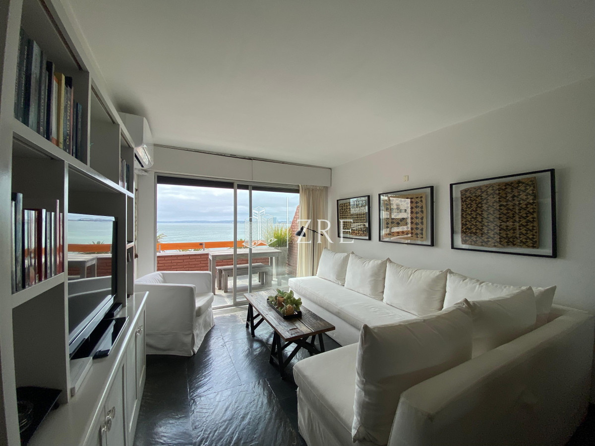 Apartamento ID.1212 - Vende apartamento con vista al mar de 3 dormitorios, Punta del Este
