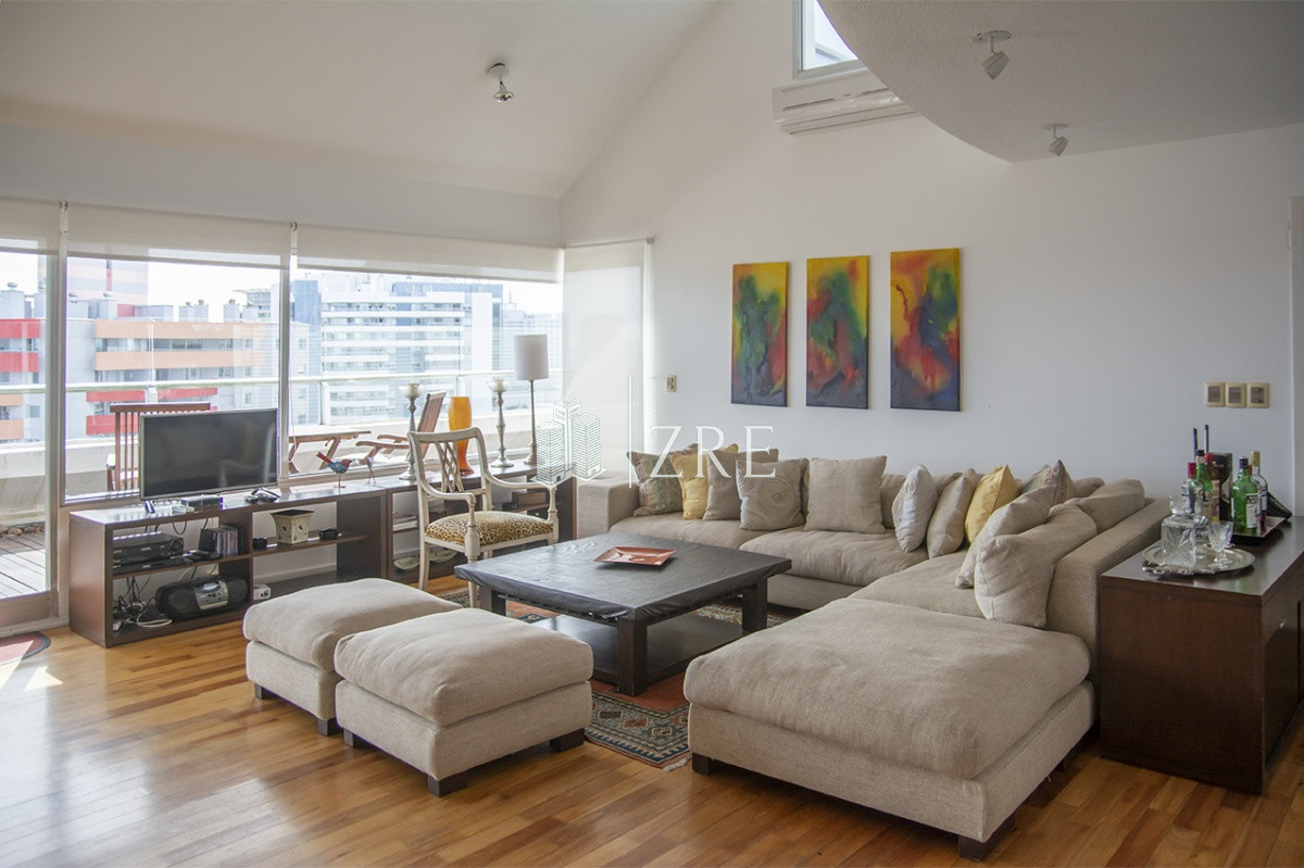 Apartamento ID.1213 - Espectacular Penthouse en venta a pasos del mar. 3 dormitorios + dependencia. Playa Brava.