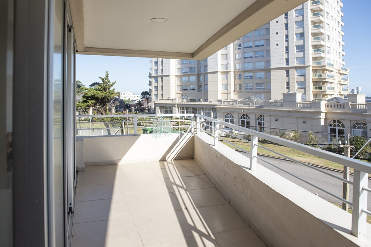 Apartamento ID.1343 - Departamento de 3 dormitorios en venta proximo a Playa Mansa, Punta del Este