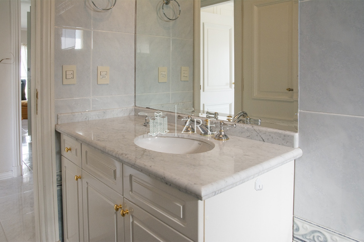 Apartamento ID.1065 - Departamento de 3 dormitorios en venta frente a Playa Mansa, Coral Tower