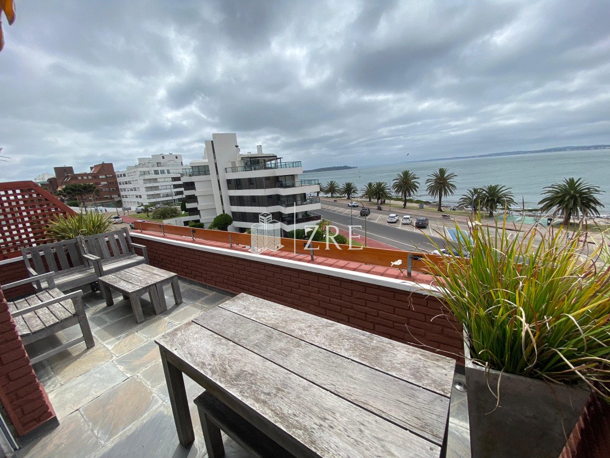 Apartamento ID.1212 - Vende apartamento con vista al mar de 3 dormitorios, Punta del Este