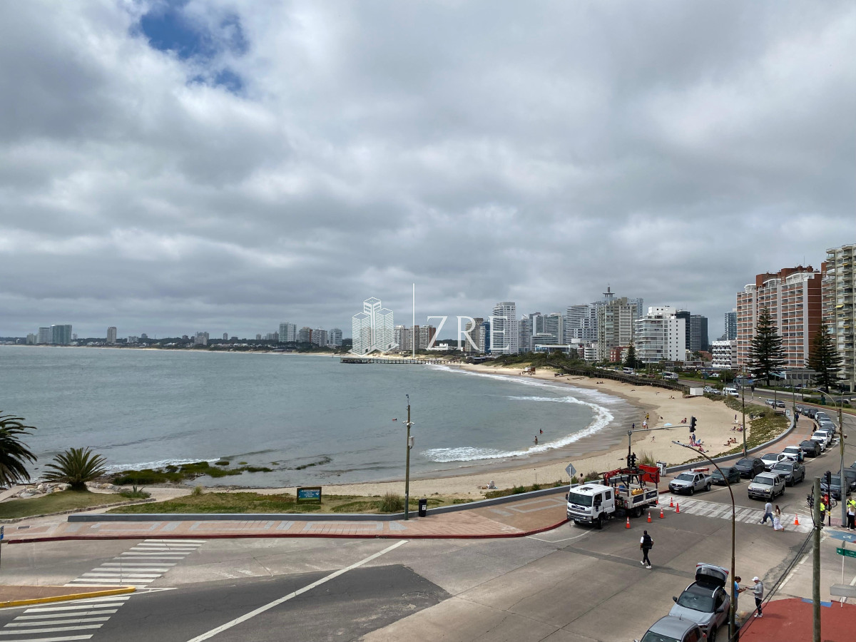 Apartamento ID.1212 - Vende apartamento con vista al mar de 3 dormitorios, Punta del Este