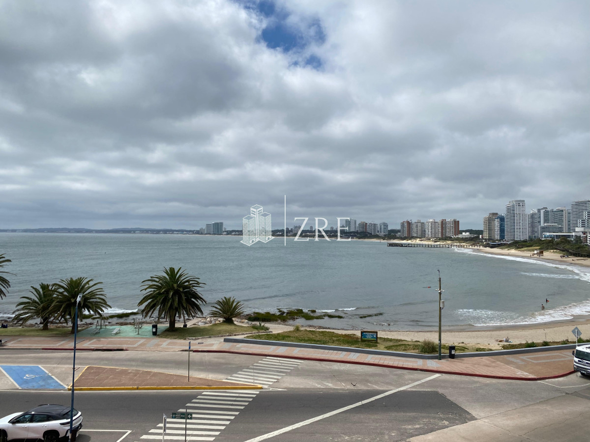 Apartamento ID.1212 - Vende apartamento con vista al mar de 3 dormitorios, Punta del Este