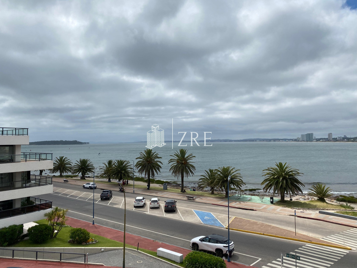Apartamento ID.1212 - Vende apartamento con vista al mar de 3 dormitorios, Punta del Este