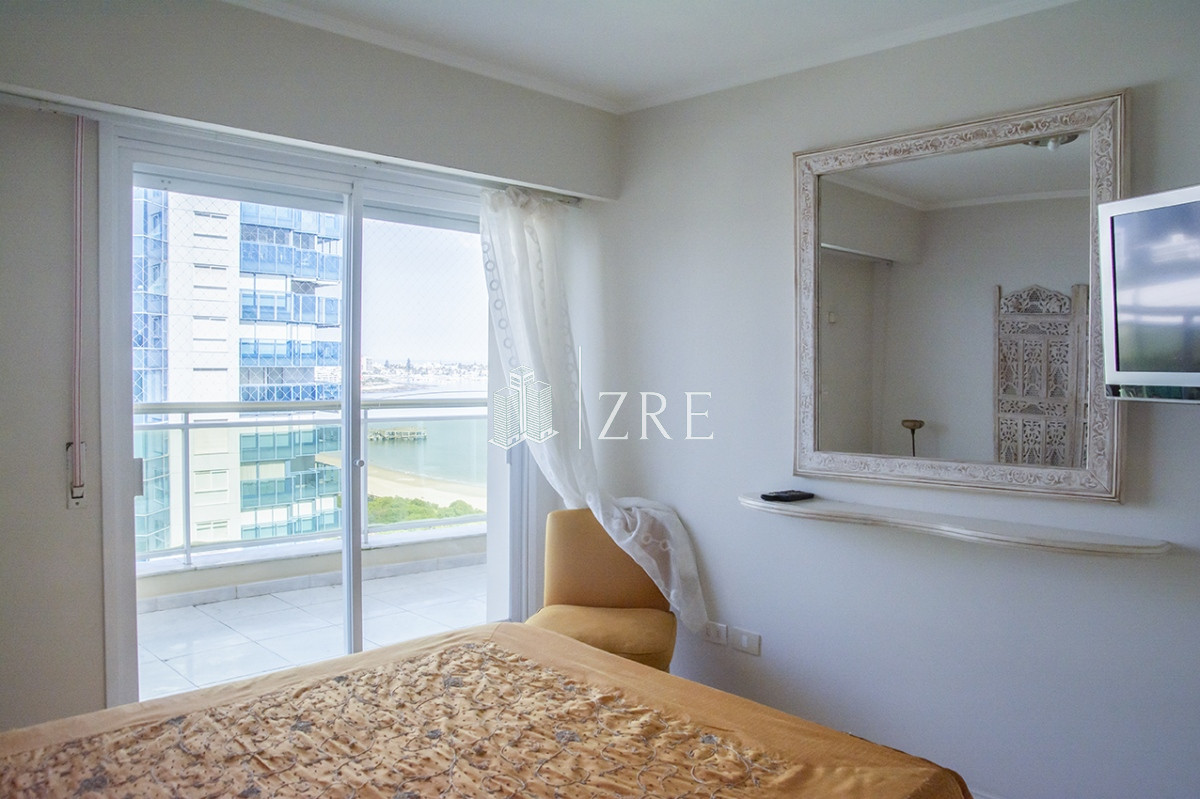 Apartamento ID.1065 - Departamento de 3 dormitorios en venta frente a Playa Mansa, Coral Tower