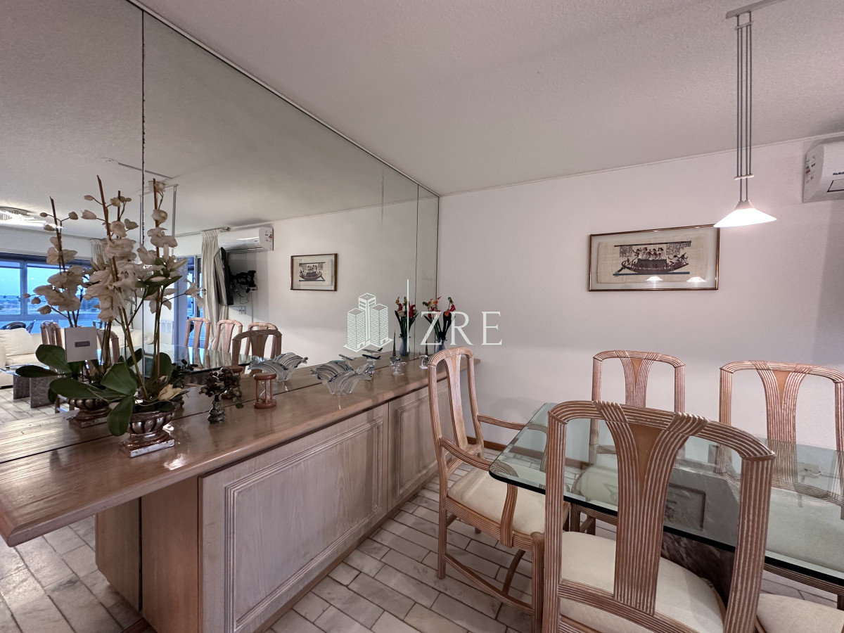 Apartamento ID.1269 - Vende apartamento de 3 dormitorios en Playa Brava, Punta del Este