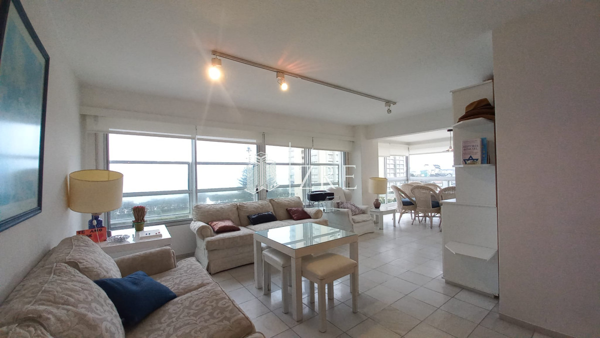 Apartamento ID.1338 - Departamento de 3 dormitorios + dependencia en venta, Playa Mansa. Torre Jefferson,.