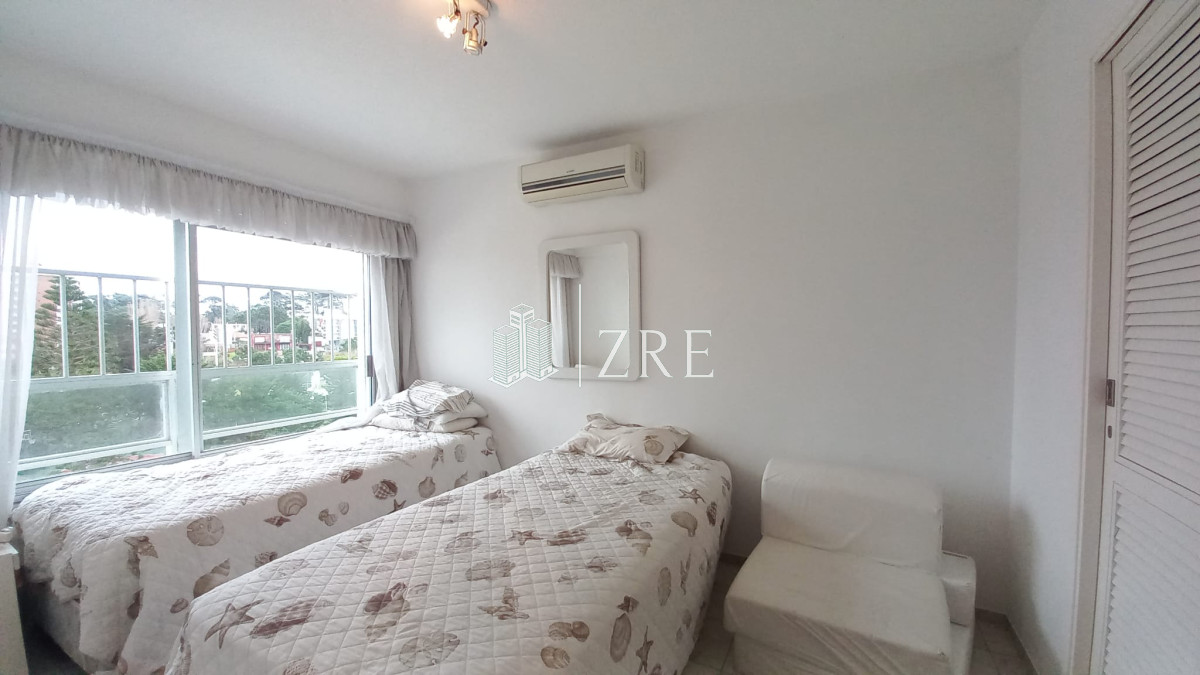 Apartamento ID.1338 - Departamento de 3 dormitorios + dependencia en venta, Playa Mansa. Torre Jefferson,.