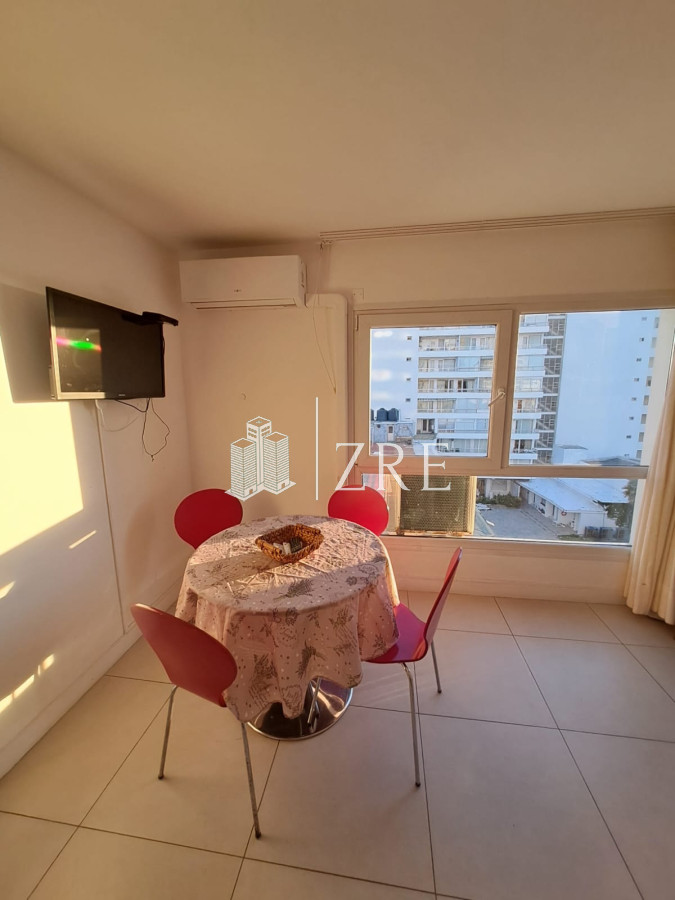 Apartamento ID.917 - En venta y alquiler apartamento de 1 dormitorio en suite con garage, península, Punta del Este 