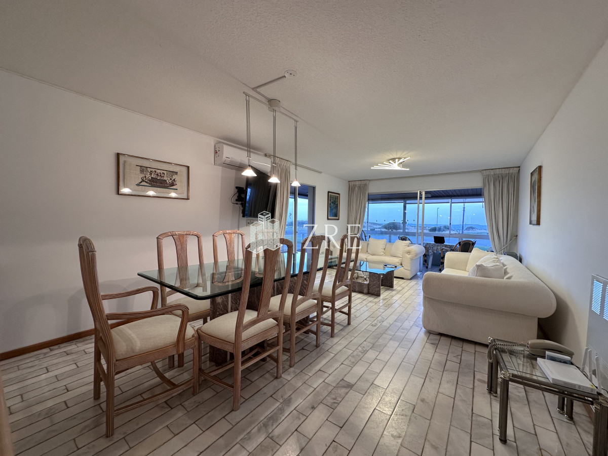 Apartamento ID.1269 - Vende apartamento de 3 dormitorios en Playa Brava, Punta del Este