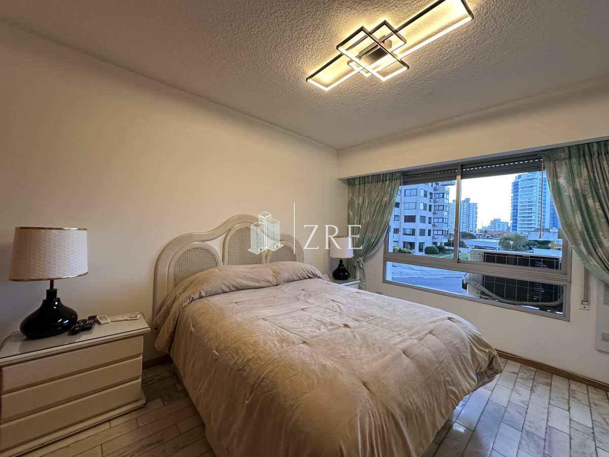 Apartamento ID.1269 - Vende apartamento de 3 dormitorios en Playa Brava, Punta del Este