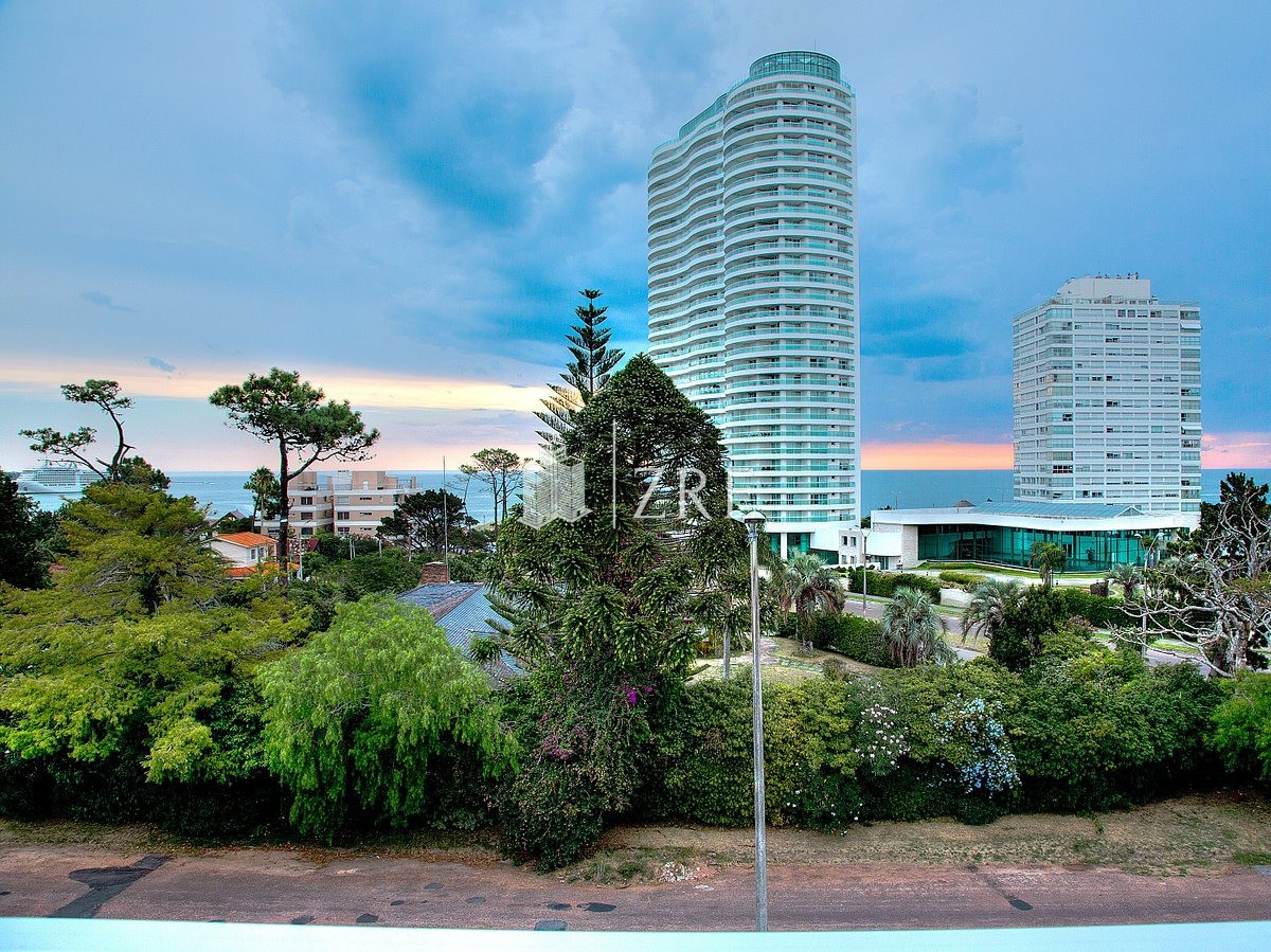 Apartamento ID.1345 - Apartamento en Venta de 2 dormitorios en Playa Mansa , Punta del este
